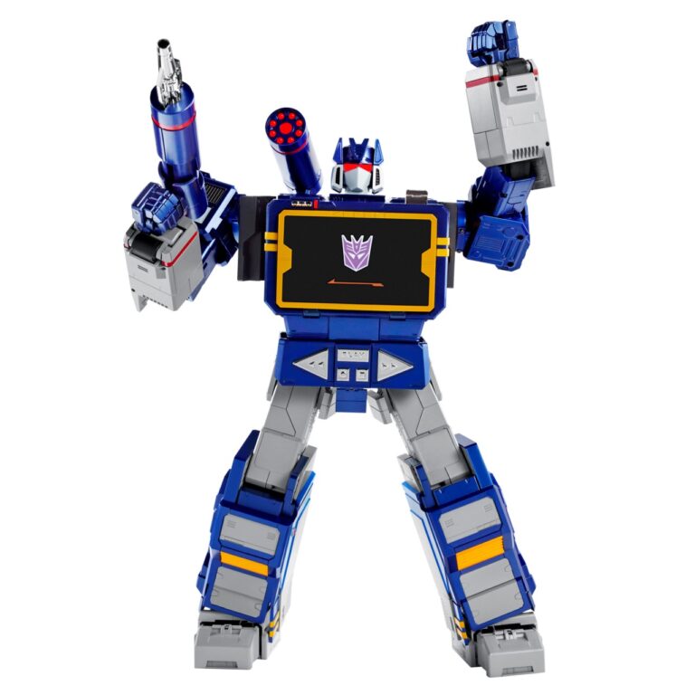 Looks like Megatron has some backup finally as Robosen announced an auto-converting Soundwave